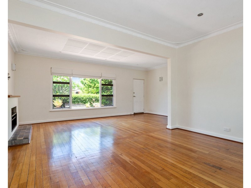 59 Redwood Crescent, Melville WA 6156