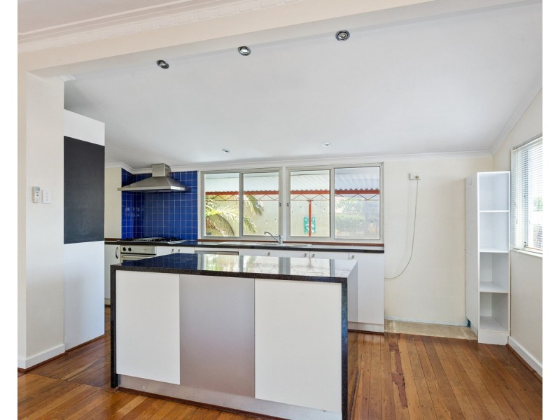 59 Redwood Crescent, Melville WA 6156