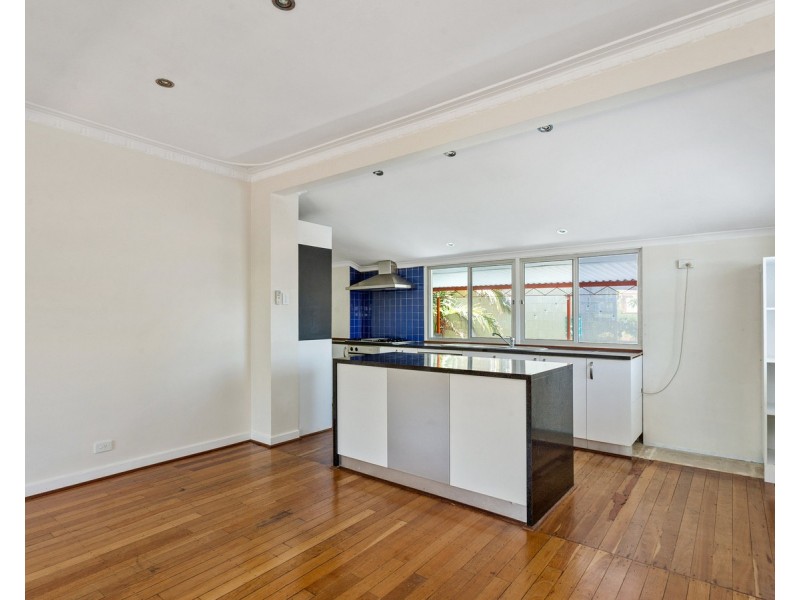 59 Redwood Crescent, Melville WA 6156