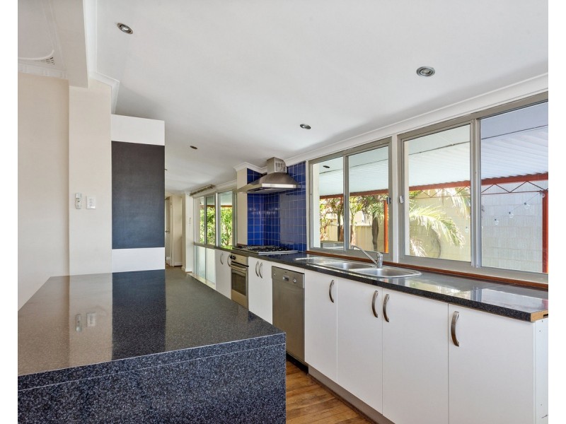 59 Redwood Crescent, Melville WA 6156