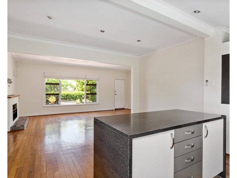 59 Redwood Crescent, Melville WA 6156