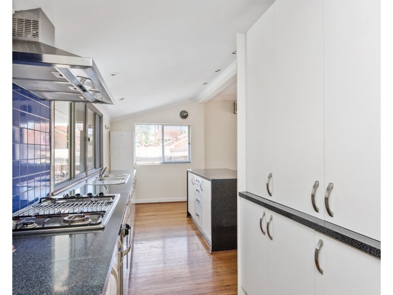 59 Redwood Crescent, Melville WA 6156