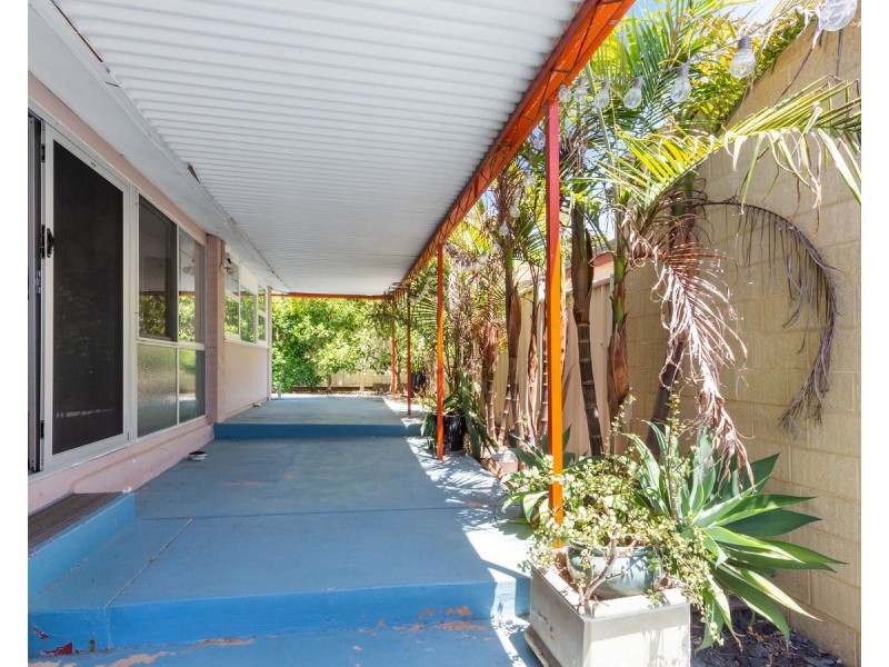 59 Redwood Crescent, Melville WA 6156