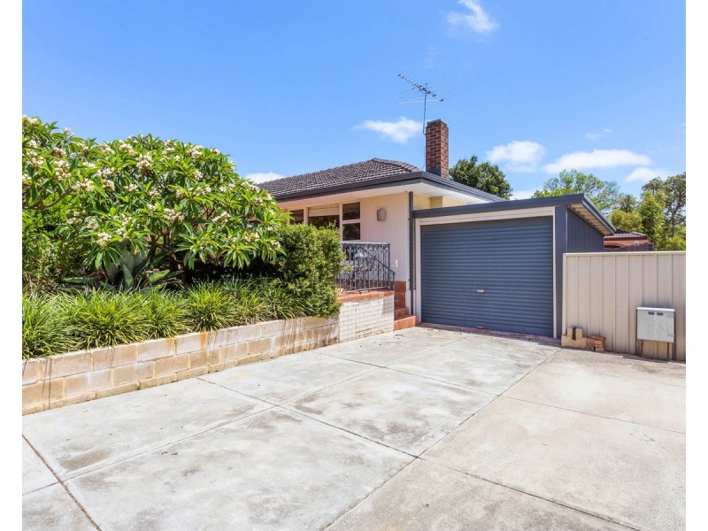 59 Redwood Crescent, Melville WA 6156