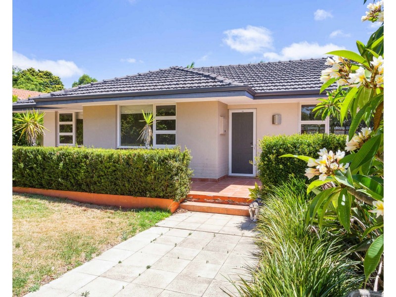 59 Redwood Crescent, Melville WA 6156