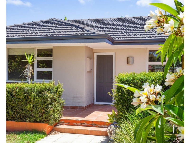 59 Redwood Crescent, Melville WA 6156