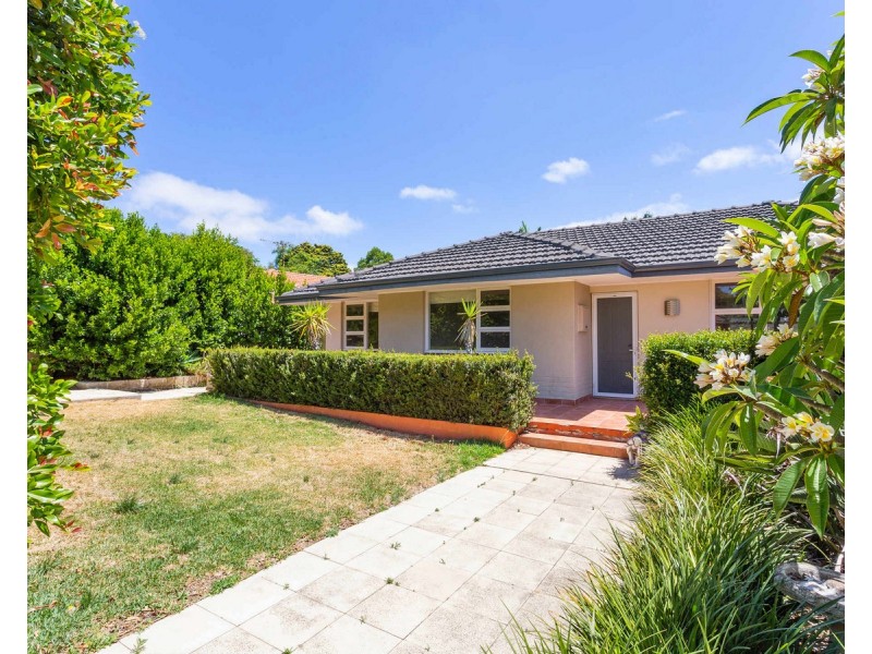 59 Redwood Crescent, Melville WA 6156