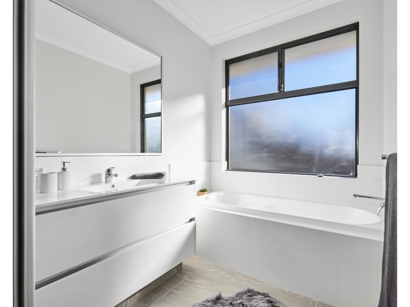 37 Pingaring Court, Byford WA 6122