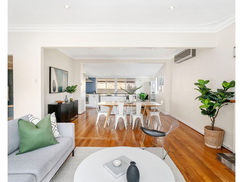 59 Redwood Crescent, Melville WA 6156