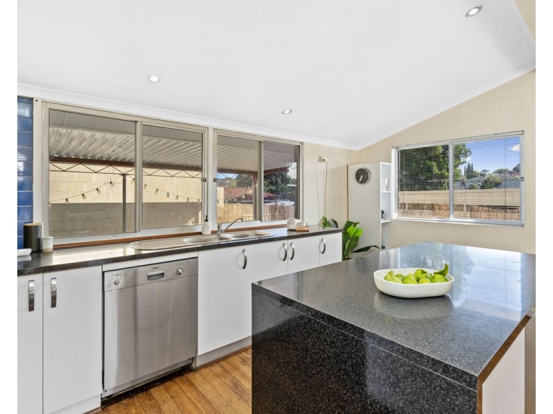 59 Redwood Crescent, Melville WA 6156