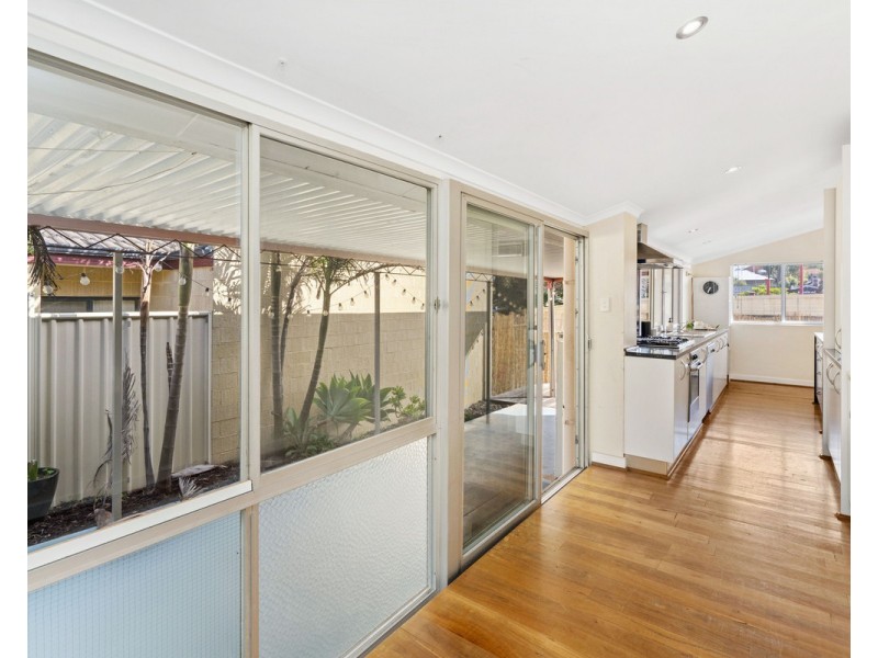 59 Redwood Crescent, Melville WA 6156