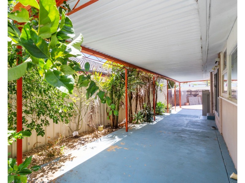 59 Redwood Crescent, Melville WA 6156