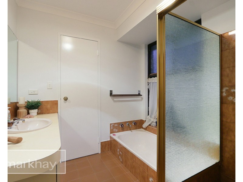 34 Kestrel Way, Thornlie WA 6108