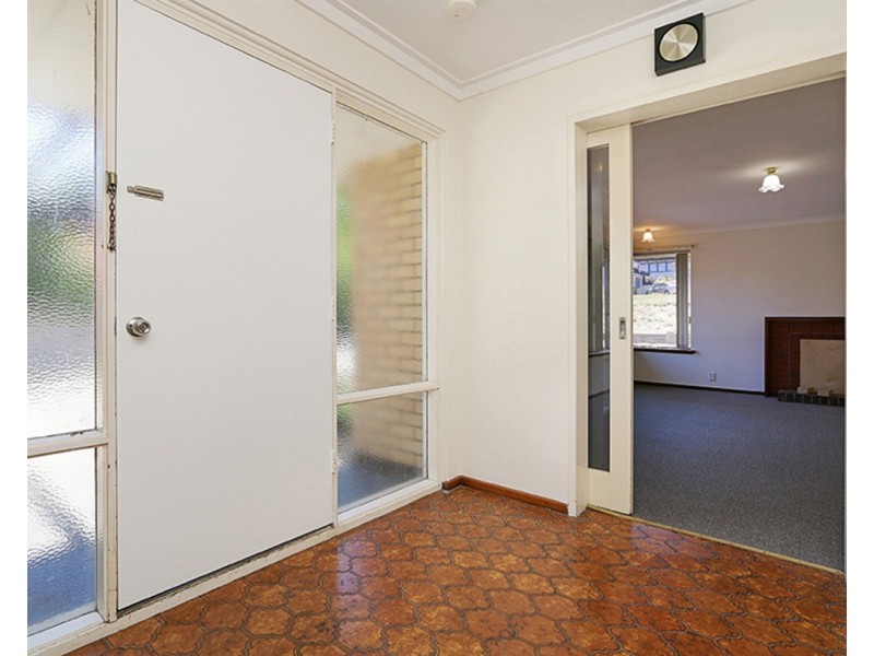 12 Camborne Way, Thornlie WA 6108