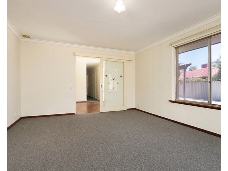 12 Camborne Way, Thornlie WA 6108