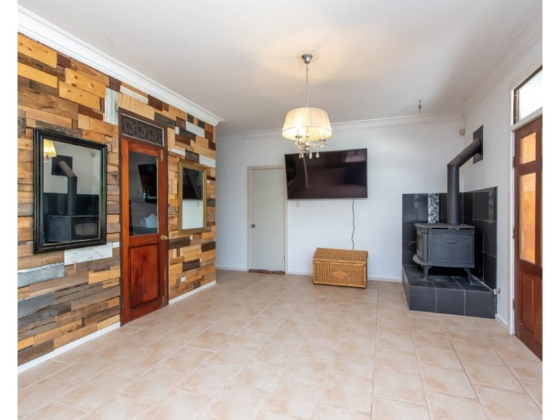 5 Swan Road, Swan View WA 6056