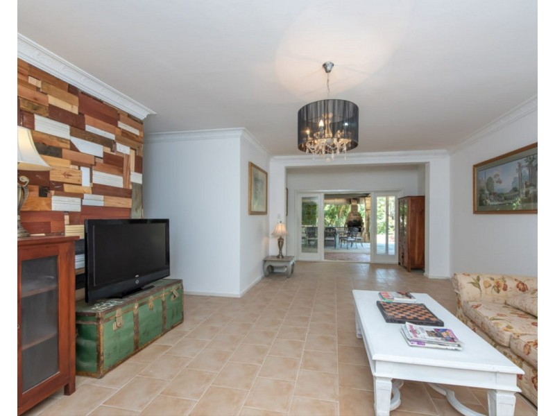 5 Swan Road, Swan View WA 6056