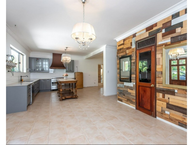 5 Swan Road, Swan View WA 6056