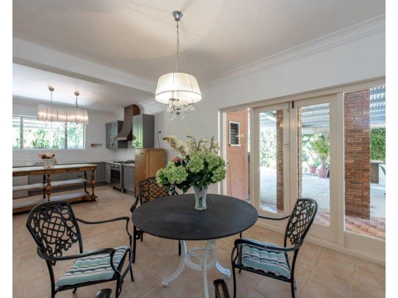 5 Swan Road, Swan View WA 6056