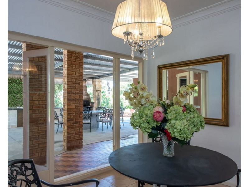 5 Swan Road, Swan View WA 6056