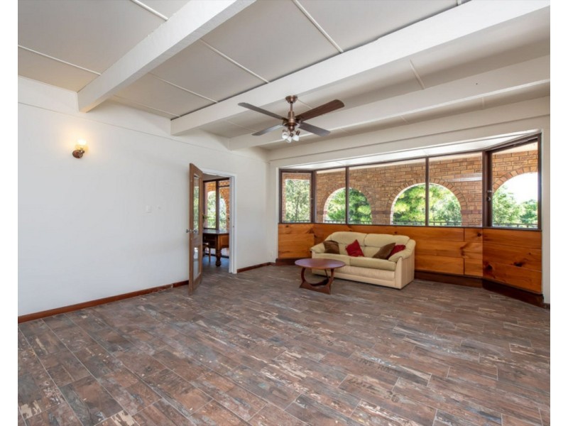 5 Swan Road, Swan View WA 6056