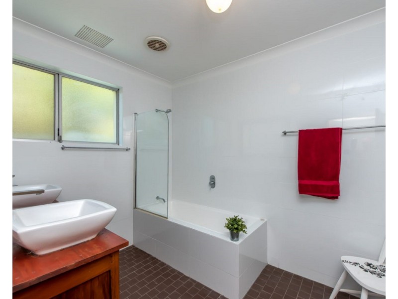 5 Swan Road, Swan View WA 6056