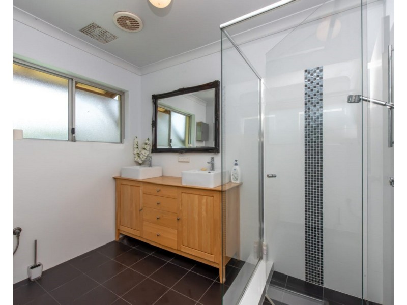 5 Swan Road, Swan View WA 6056