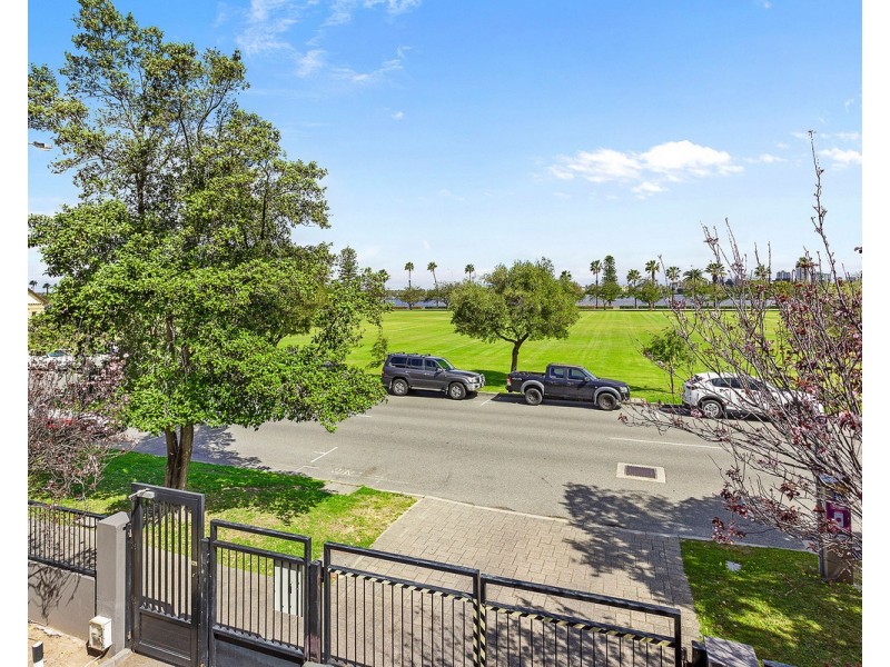 16/124 Terrace Road, Perth WA 6000