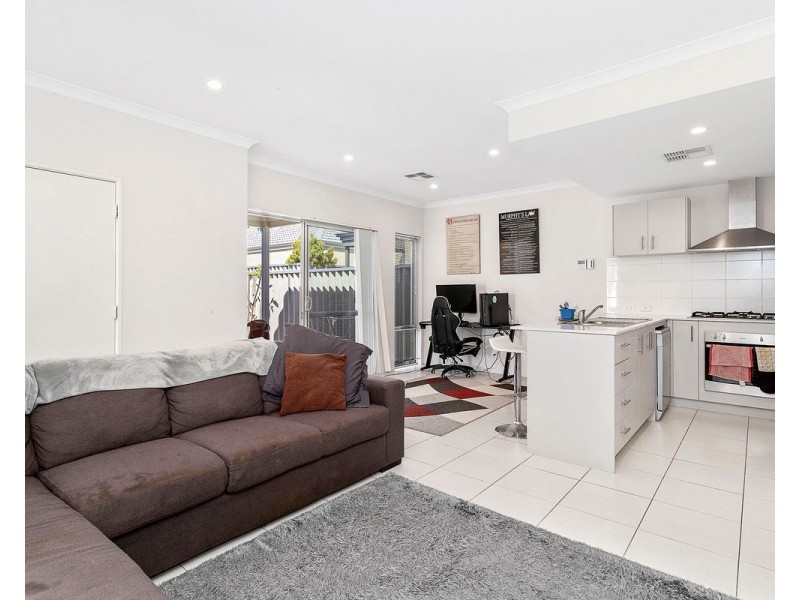 1/4 Skipper Crescent, Success WA 6164