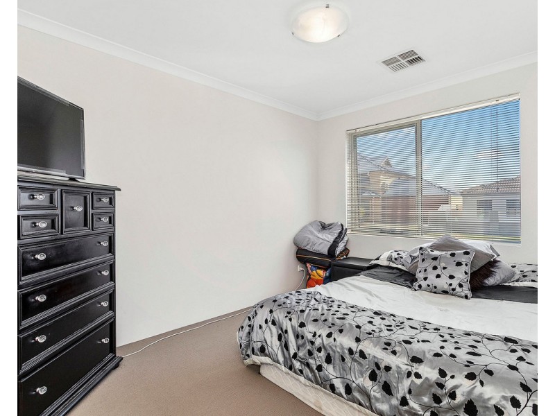 1/4 Skipper Crescent, Success WA 6164