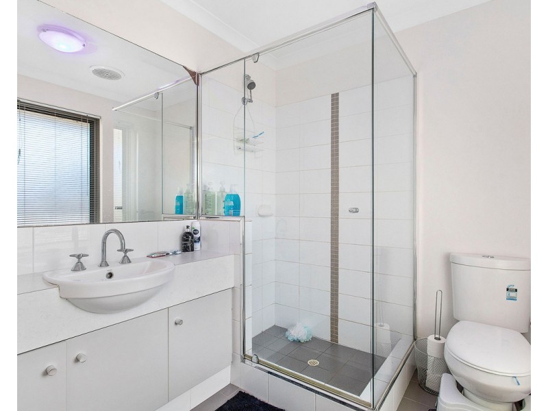 1/4 Skipper Crescent, Success WA 6164
