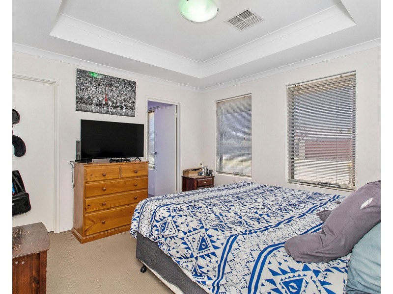 1/4 Skipper Crescent, Success WA 6164