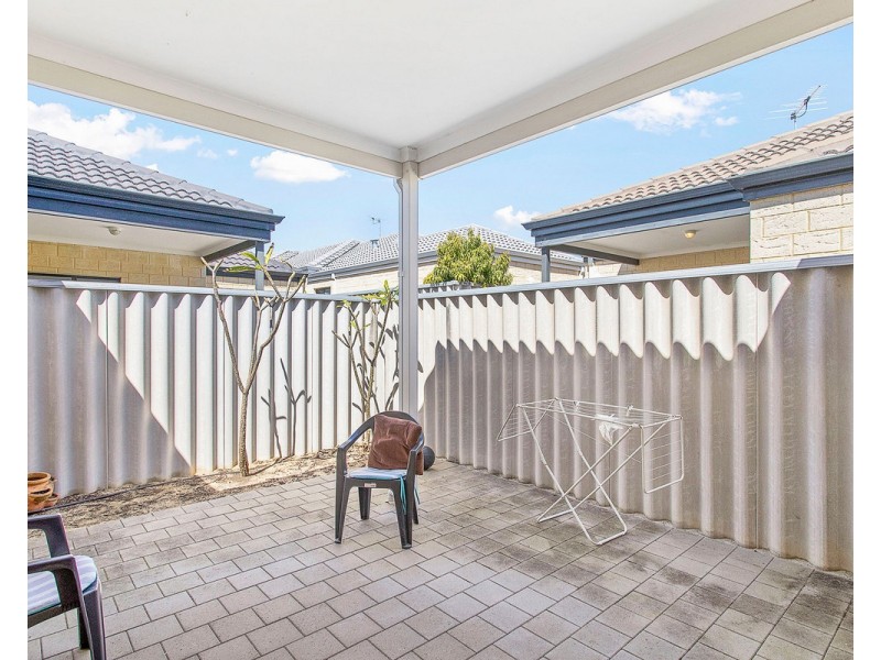 1/4 Skipper Crescent, Success WA 6164