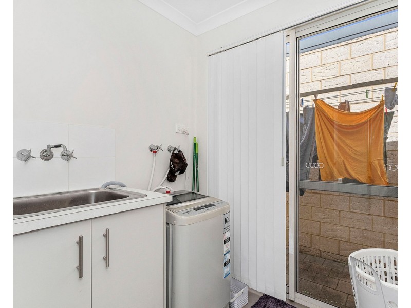 1/4 Skipper Crescent, Success WA 6164