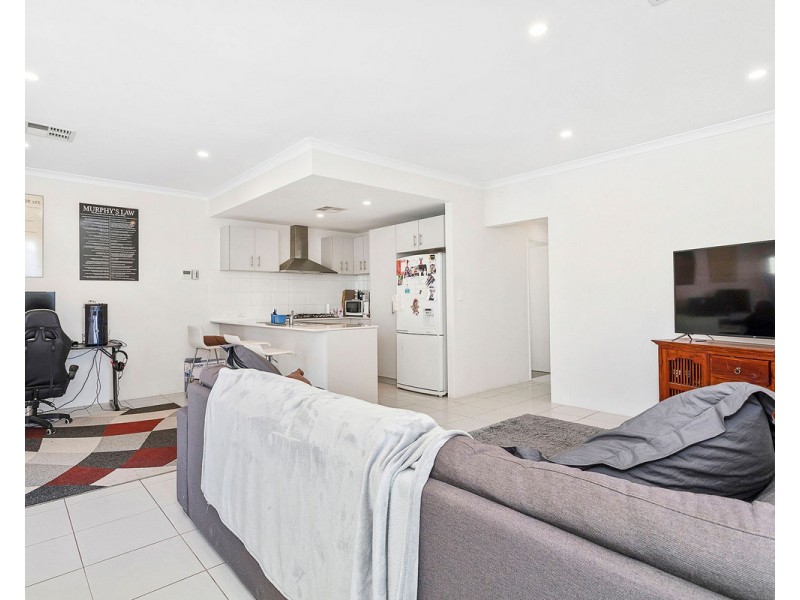 1/4 Skipper Crescent, Success WA 6164