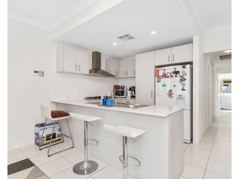 1/4 Skipper Crescent, Success WA 6164