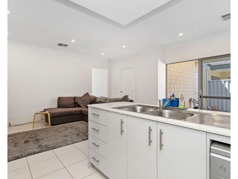 1/4 Skipper Crescent, Success WA 6164