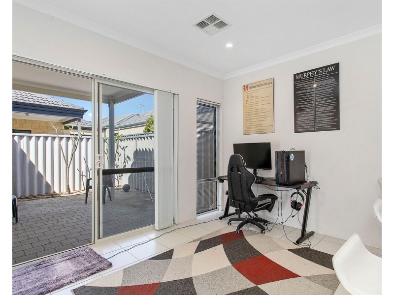 1/4 Skipper Crescent, Success WA 6164
