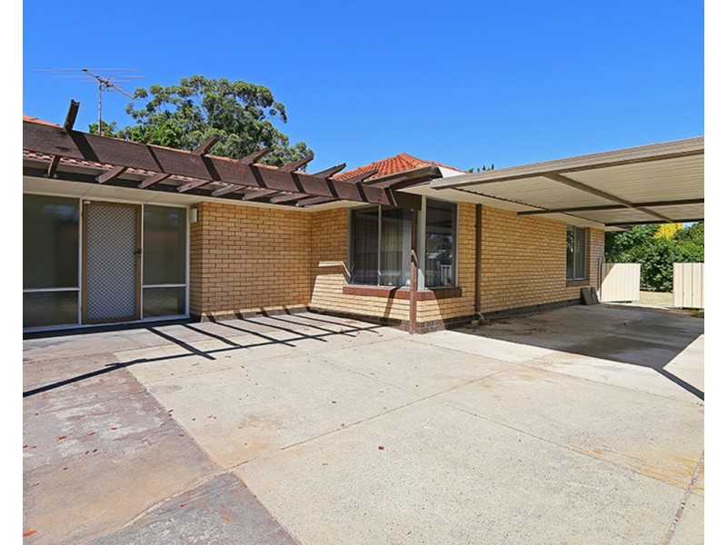 12 Camborne Way, Thornlie WA 6108