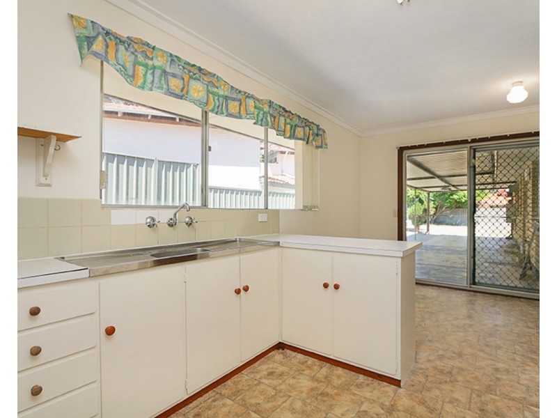 12 Camborne Way, Thornlie WA 6108