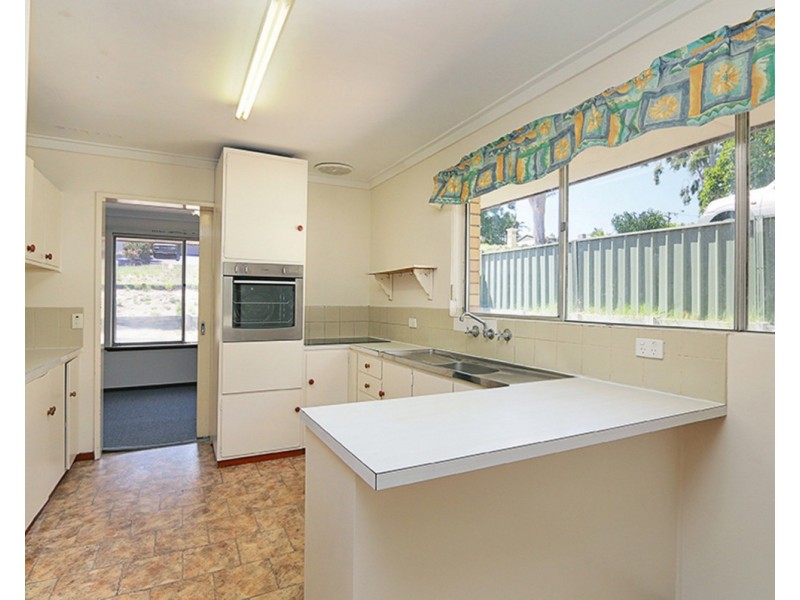 12 Camborne Way, Thornlie WA 6108