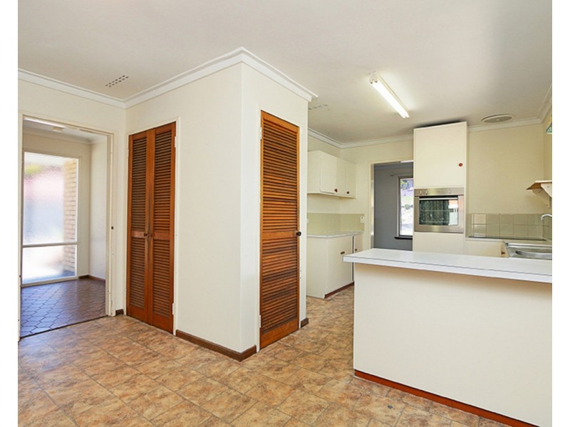 12 Camborne Way, Thornlie WA 6108