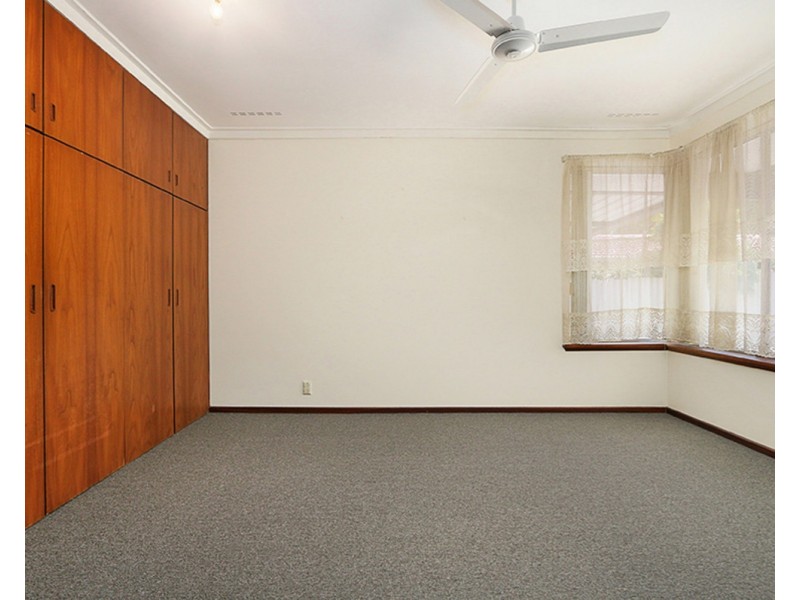 12 Camborne Way, Thornlie WA 6108