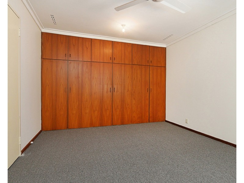 12 Camborne Way, Thornlie WA 6108