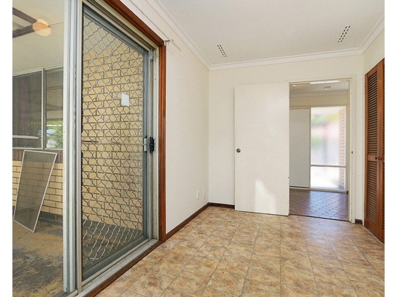 12 Camborne Way, Thornlie WA 6108