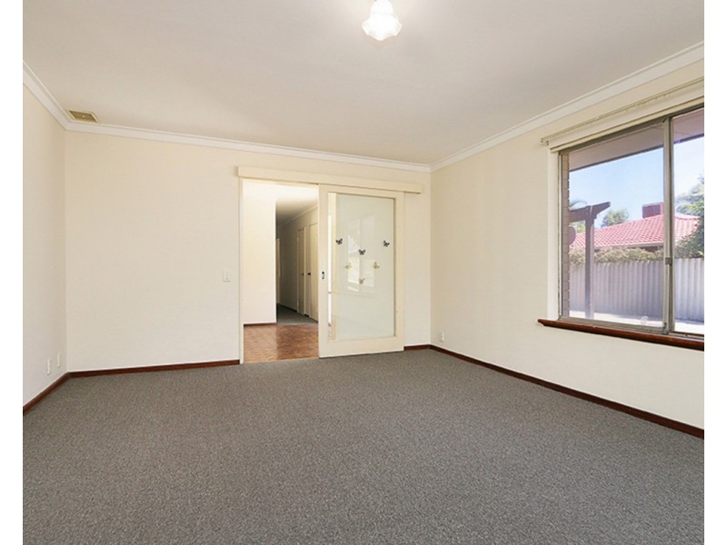 12 Camborne Way, Thornlie WA 6108