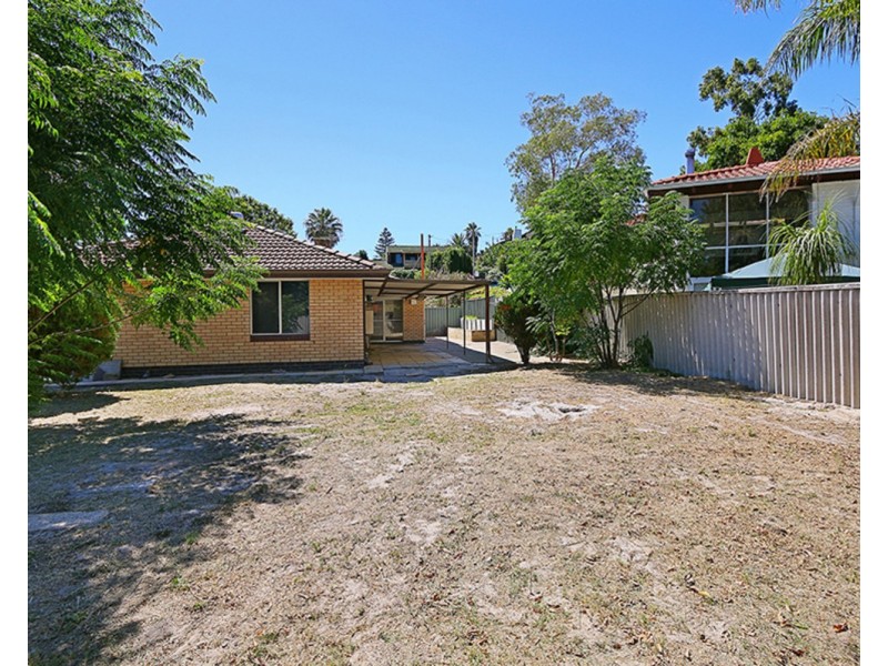 12 Camborne Way, Thornlie WA 6108