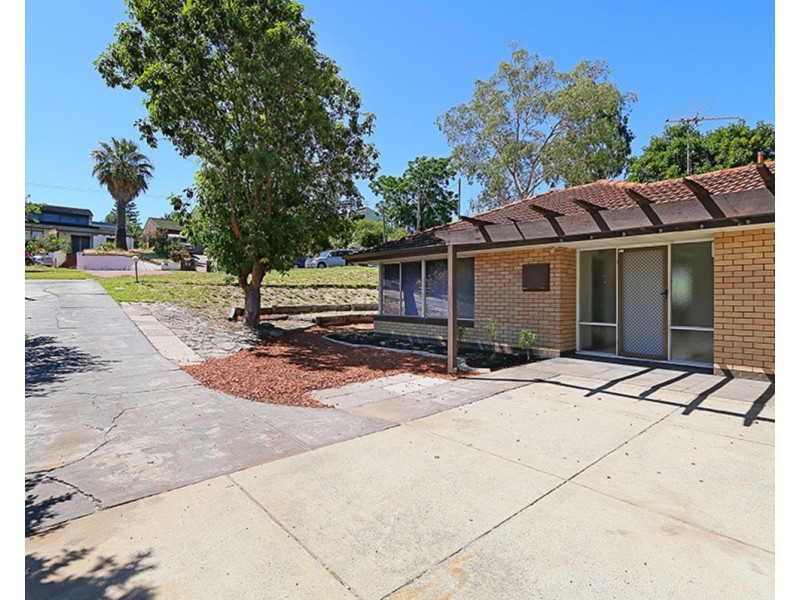 12 Camborne Way, Thornlie WA 6108