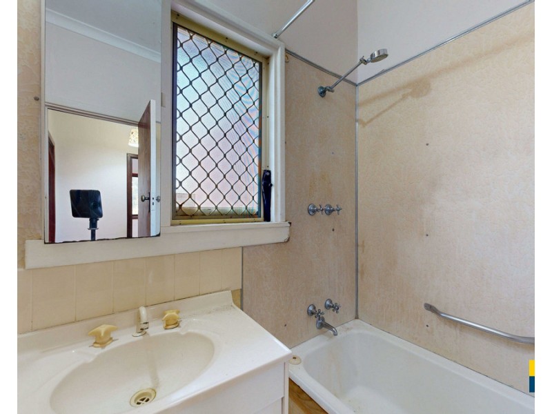 6 Eastbourne Crescent, Nollamara WA 6061