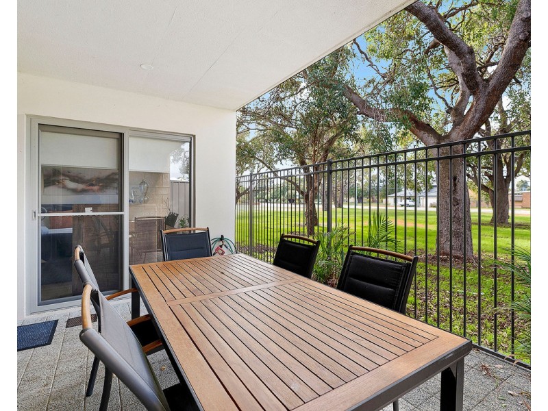 2/5 Oakland Avenue, Cloverdale WA 6105